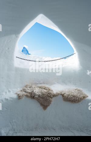 La finestra Iglu Dorf - un ristorante e bar in un igloo sulle piste Gornergrat. Foto Stock