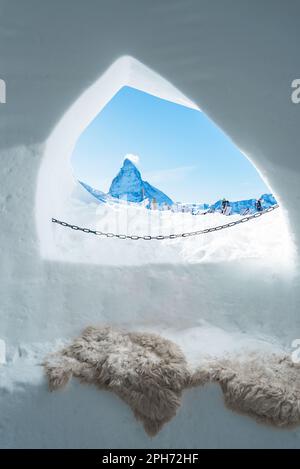 La finestra Iglu Dorf - un ristorante e bar in un igloo sulle piste Gornergrat. Foto Stock