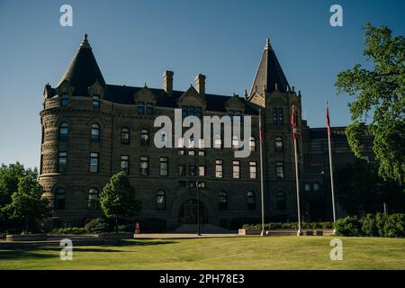 Winnipeg, Manitoba. Canada - June2022 : Wesley Hall all'Università di Winnipeg durante l'estate. Foto di alta qualità Foto Stock