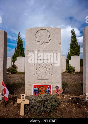 Lapide del canadese Vincitore del VC Jean Brilliant al Villers-Bretonneux Memorial, Foully, Somme, Francia Foto Stock