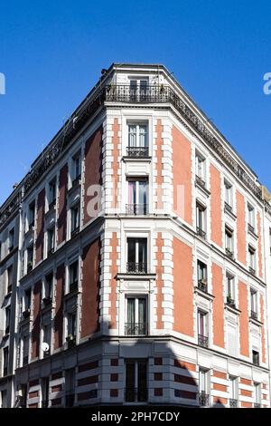 Parigi, tipico edificio in mattoni a Montmartre Foto Stock