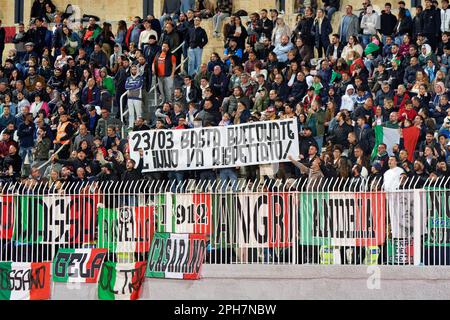 Sostenitori dell'Italia durante i qualificatori europei - Malta vs Italia, Campionato europeo di Calcio UEFA a Ta'Qali, Italia, marzo 26 2023 Foto Stock