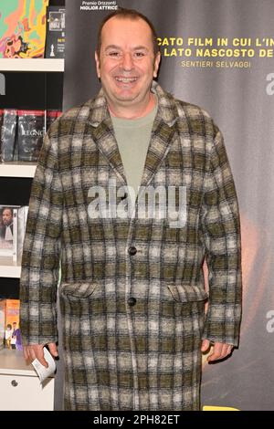 Roma, Italia. 26th Mar, 2023. Fabio Canino partecipa alla prima del film 'vera' al Cinema Farnese. Credit: SOPA Images Limited/Alamy Live News Foto Stock