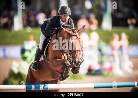 Kent Farrington dagli Stati Uniti compete durante la tappa del tour di salto del Major League Show 2022 presso l'Angelstone Tournaments in Canada. Foto Stock