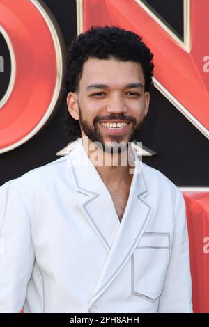 Los Angeles, Stati Uniti. 26th Mar, 2023. Justice Smith a Dungeons and Dragons: Premiere di Honor Among Thieves al Regency Village Theatre di Los Angeles, CA, 26 marzo 2023. Photo Credit: Joseph Martinez/PictureLux Credit: PictureLux/The Hollywood Archive/Alamy Live News Foto Stock