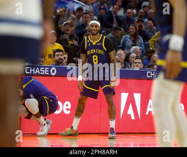 San Francisco, Stati Uniti. 27th Mar, 2023. Gary Payton II (8) dei Golden state Warriors sorride mentre si scontra con i Minnesota Timberwolves nel primo trimestre del Chase Center di San Francisco domenica 26 marzo 2023. (Foto di Nhat V. Meyer/Bay Area News Group/TNS/Sipa USA) Credit: Sipa USA/Alamy Live News Foto Stock