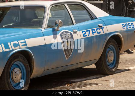 New York, Stati Uniti. 26th Mar, 2023. Un'auto della polizia di Gotham sul set cinematografico del 'Joker: Folie a Deux' della Corte Suprema della Contea di New York a New York City. (Foto di Ron Adar/SOPA Images/Sipa USA) Credit: Sipa USA/Alamy Live News Foto Stock