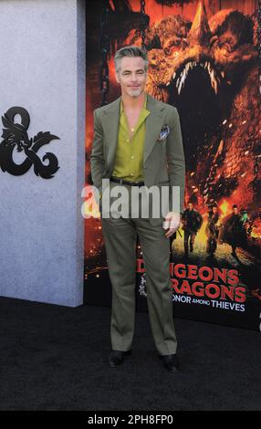 Los Angeles, California. 26th Mar, 2023. Chris Pine agli arrivi per PRIGIONI e DRAGHI: PREMIERE HONOR AMONG THIEVES, Regency Village Theatre, Los Angeles, CA 26 marzo 2023. Credit: Elizabeth Goodenough/Everett Collection/Alamy Live News Foto Stock