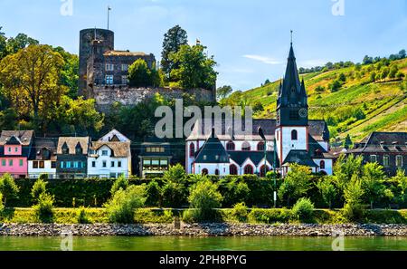 Heimburg Castello sopra Niederheimbach città nella gola del Reno in Germania Foto Stock