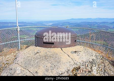 Il bunker di osservazione sulla Lauchflue Basilea-Landschaft, in Svizzera. Foto Stock