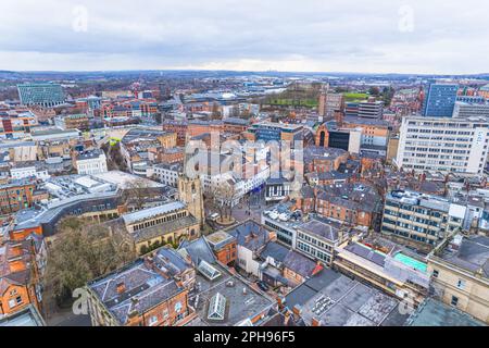 Nottingham Old Market Square. Ripresa panoramica del drone, Regno Unito. Una delle piazze pubbliche più antiche fotografata dal punto di vista degli uccelli. Foto di alta qualità Foto Stock