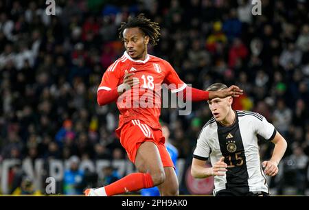 MEWA-Arena Mainz 25,4.2023, Calcio: Partita internazionale amichevole Germania (GER) (bianco) vs PERÙ (PER) (rosso) - Carrillo (PER) Foto Stock