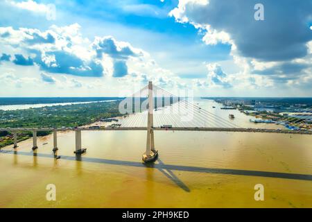 Ponte RACH Mieu, Tien Giang, Vietnam, vista aerea. Il ponte RACH Mieu collega le province di Tien Giang e ben tre nel delta del Mekong, Vietnam. Foto Stock