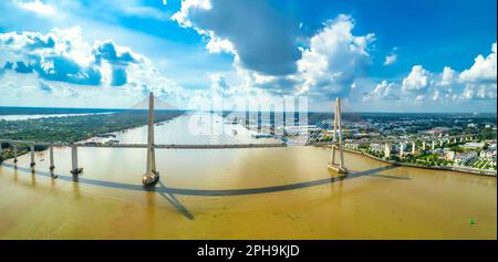 Ponte RACH Mieu, Tien Giang, Vietnam, vista aerea. Il ponte RACH Mieu collega le province di Tien Giang e ben tre nel delta del Mekong, Vietnam. Foto Stock