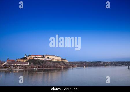 Foto della fortezza Novi Sad (Petrovaradin), uno dei monumenti più rappresentativi della Voivodina, famosa per il suo festival musicale, Exit, che si svolge Foto Stock