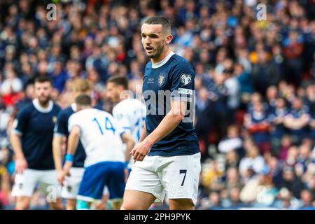 John McGinn, che gioca a centrocampista ed è capitano di Aston Villa, giocando nel gioco contro Cipro ad Hampden Park, Glasgow, Scozia Foto Stock