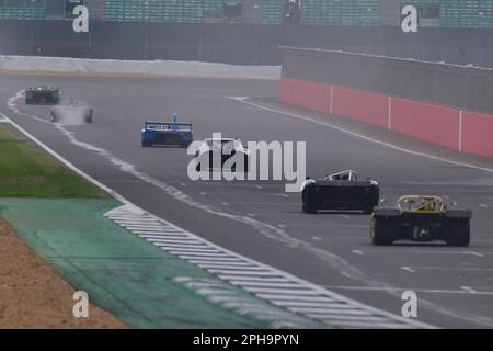 Corse lungo il rettilineo, HSCC Thundersports Series rinominata da Pre-80 Endurance, per Sports Racing, GT e Touring Cars che hanno partecipato a; World Foto Stock