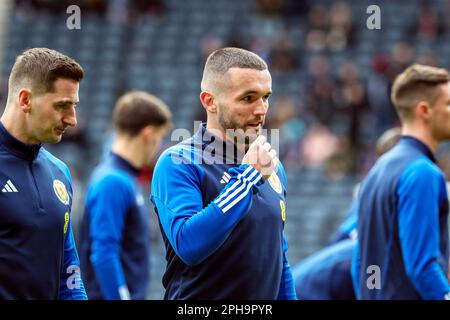 John McGinn, che gioca a centrocampista ed è capitano di Aston Villa, giocando nel gioco contro Cipro ad Hampden Park, Glasgow, Scozia Foto Stock