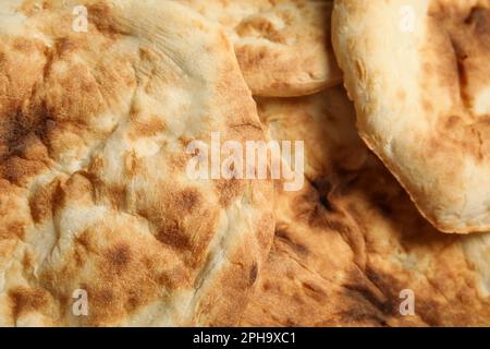 Delizioso pane pita fresco come sfondo, primo piano Foto Stock