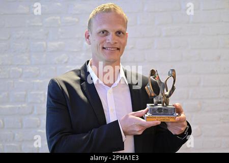 L'allenatore capo dell'Unione Karel Geraerts pone per il fotografo durante una cerimonia per il 'Raymond Goethals Award' per l'allenatore il cui stile era il più vicino allo stile dei Goethals, lunedì 27 marzo 2023, a Grimbergen. FOTO DI BELGA LAURIE DIEFFEMBACQ Foto Stock