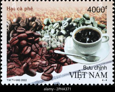 Chicchi di caffè sul francobollo vietnamita Foto Stock