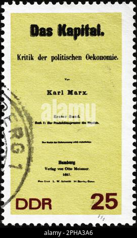 Copertina di Das Kapital di Karl Marx su francobollo Foto Stock