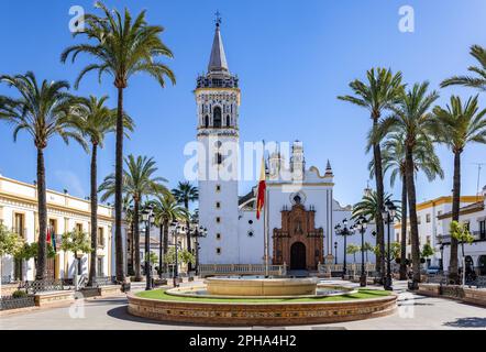 Chiesa parrocchiale di San Juan Bautista in Spagna Piazza nel comune di la Palma del Condado, provincia di Huelva, Andalusia, Spagna Foto Stock