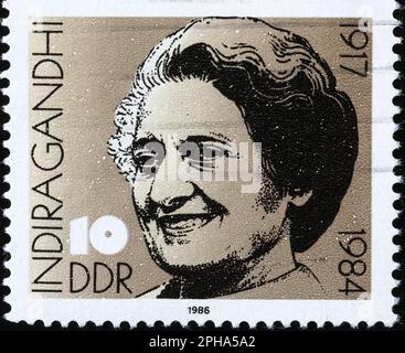 Indira Gandhi ritratto sul francobollo della DDR Foto Stock