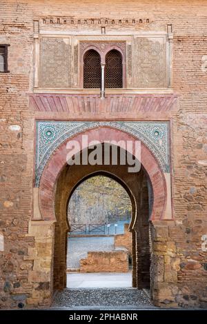 Puerta del vino en la Alhambra de Granada, España Foto Stock