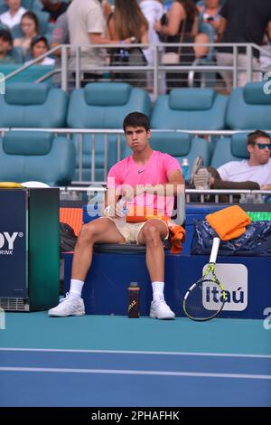 Miami Gardens, Stati Uniti. 24th Mar, 2023. MIAMI GARDENS, FLORIDA - 24 MARZO: Carlos Alcaraz (ESP) vs. Facundo Bagnis (ARG) durante il Miami Open presentato dalla partita di Itaú all'Hard Rock Stadium il 24 marzo 2023 a Miami Gardens, Florida. (Foto di JL/Sipa USA) Credit: Sipa USA/Alamy Live News Foto Stock