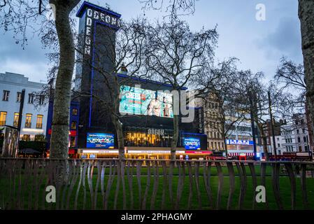 Cinema Odeon Luxe Leicester Square, un edificio iconico in stile Art Deco e completato nel 1937, Leicester Square, Londra, Inghilterra, Regno Unito Foto Stock