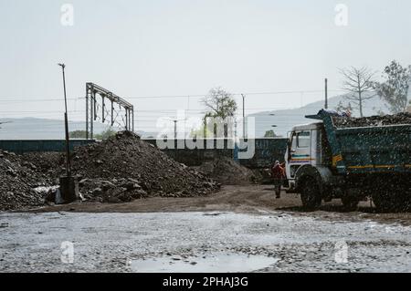 Un sito di carico di carbone in Ramgarh Jharkhand India Sud Asia Pacifico Foto Stock