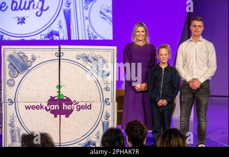 Utrecht, Niederlande. 27th Mar, 2023. Regina Maxima dei Paesi Bassi al Jaarbeurs a Utrecht, il 27 marzo 2023, per aprire la settimana dei soldi 2023 con il tema frenare il bling, ( la regina è presidente onorario della piattaforma di Money Wise ) Credit: Albert Nieboer/Netherlands OUT/Point de Vue OUT/dpa/Alamy Live News Foto Stock