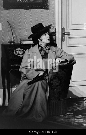 Archivi 80ies: attrice francese Micheline Presle, in 'Gigi', Teatro Celestins, Lione, Francia, 1984 Foto Stock