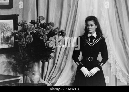 Archivi 80ies: Attrice francese Marie-Sophie Pochat, in 'Gigi', Teatro Celestins, Lione, Francia, 1984 Foto Stock