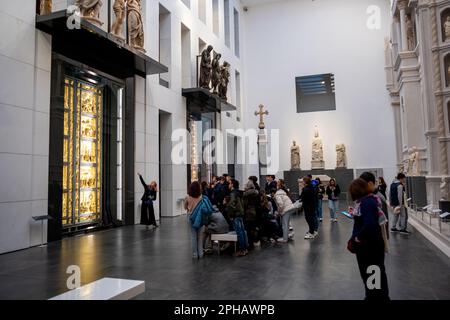 Le porte originali del Battistero sono esposte nel Museo dell'Opera del Duomo di Firenze. Porte del Paradiso. Foto Stock