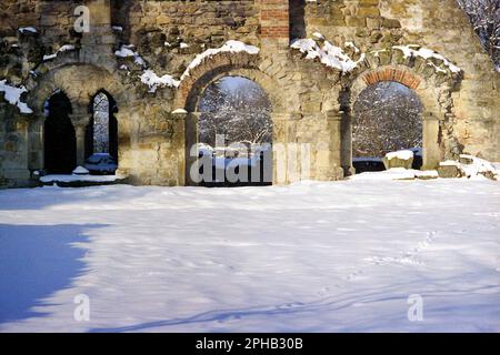 Carta, Contea di Sibiu, Romania, 2001. Le rovine del monastero cistercense medievale (benedettino). Foto Stock