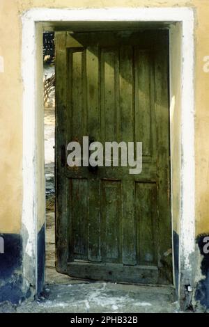 Rovina di una vecchia casa sassone a carta, Contea di Sibiu, Romania, 2001 Foto Stock