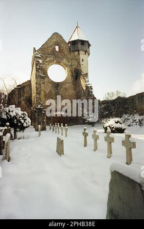 Carta, Contea di Sibiu, Romania, 2001. Le rovine del monastero cistercense medievale (benedettino). Foto Stock