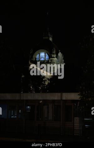 La splendida architettura di Strasburgo alla luce notturna Palais du Rhin, l'ex Kaiserpalast di notte Foto Stock