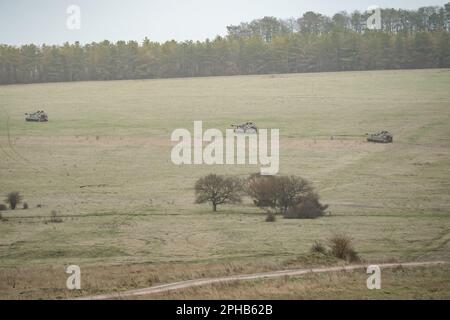 Esercito britannico militare AS90 (AS-90 Braveheart Gun Equipment 155mm L131) corazzato semovente howitzer addestrare equipaggi Ukraniani nel Regno Unito Foto Stock