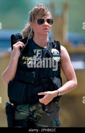 TEXAS, STATI UNITI. 22nd Set, 2006. Waco, Texas: Ufficiale di standoff tra gli agenti ATF e i membri della filiale Davidian ''studenti dei sette sigilli''. Aprile 1993 © Bob Daemmrich (Credit Image: © Bob Daemmrich/ZUMA Press Wire) SOLO PER USO EDITORIALE! Non per USO commerciale! Foto Stock