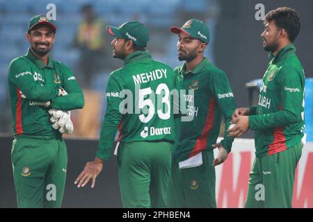 Litton Kumar Das, Mehidy Hasan Miraz, Tawhid Hridoy e Nazmul Hasan Shanto come Bangladesh vincere contro l'Irlanda da 22 run (metodo DLS) nei primi T20 Foto Stock