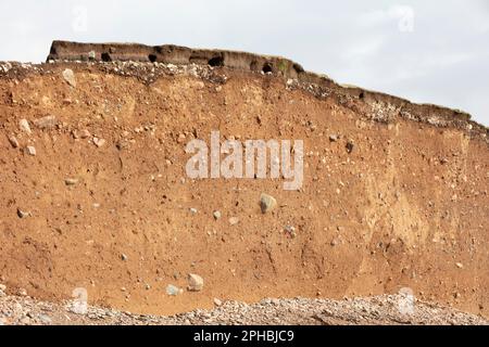 Le scogliere di granito di da Neap a est contrastano con il basalto e poi con l'arenaria rossa dell'estremità occidentale Foto Stock