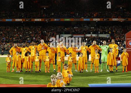 Rotterdam, Paesi Bassi. 27th Mar, 2023. ROTTERDAM - (lr) Memphis Depay of Holland, Georginio Wijnaldum of Holland, Denzel Dumfries of Holland, Wout Weghorst of Holland, Xavi Simons of Holland, Nathan Ake of Holland, Mats Wieffer of Holland, Steven Berghuis of Holland, Matthijs de ligt of Holland, portiere dell'Olanda Jasper Cillessen, Virgil van Dijk di Olanda durante la partita di qualificazione del Campionato europeo UEFA tra i Paesi Bassi e Gibilterra allo stadio di Feyenoord de Kuip il 27 marzo 2023 a Rotterdam, Paesi Bassi. ANP MAURICE VAN STONE Credit: ANP/Alamy Live News Credit: ANP/Alamy li Foto Stock