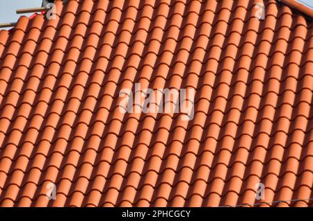 Le piastrelle in ceramica sono utilizzate per la ricostruzione del vecchio edificio Foto Stock