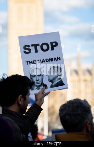 Gli ebrei britannici e diaspora protestano in Piazza del Parlamento contro i controversi piani del PM israeliano Benjamin Netanyahu per la revisione del sistema giudiziario israeliano Foto Stock