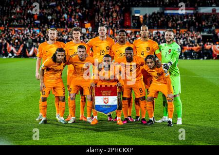 Rotterdam, Paesi Bassi. 27th Mar, 2023. Rotterdam - (fila in alto l-r) Matthijs de ligt of Holland, Mats Wieffer of Holland, Wout Weghorst of Holland, Denzel Dumfries of Holland, Virgil van Dijk of Holland, portiere dell'Olanda Jasper Cillessen (fila in basso l-r) Nathan Ake of Holland, Steven Berghuis of Holland, Memphis Depay of Holland, Georginio di Wijninio, Georginio of Holland Xavi Simons of Holland durante la partita tra Paesi Bassi e Gibilterra allo Stadion Feijenoord De Kuip il 27 marzo 2023 a Rotterdam, Paesi Bassi. Credit: Foto box-to-box/Alamy Live News Foto Stock