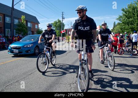 Toronto, Ontario, Canada - 01/07/2019: Polizia in bicicletta per mantenere la sicurezza sulla strada Foto Stock
