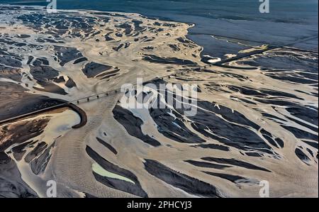 Fiume intrecciato e la circonvallazione, Skeidarsandur, Islanda il 1996 novembre jökulhlaup scoppiò dalla calotta di ghiaccio Vatnajökull. Foto Stock